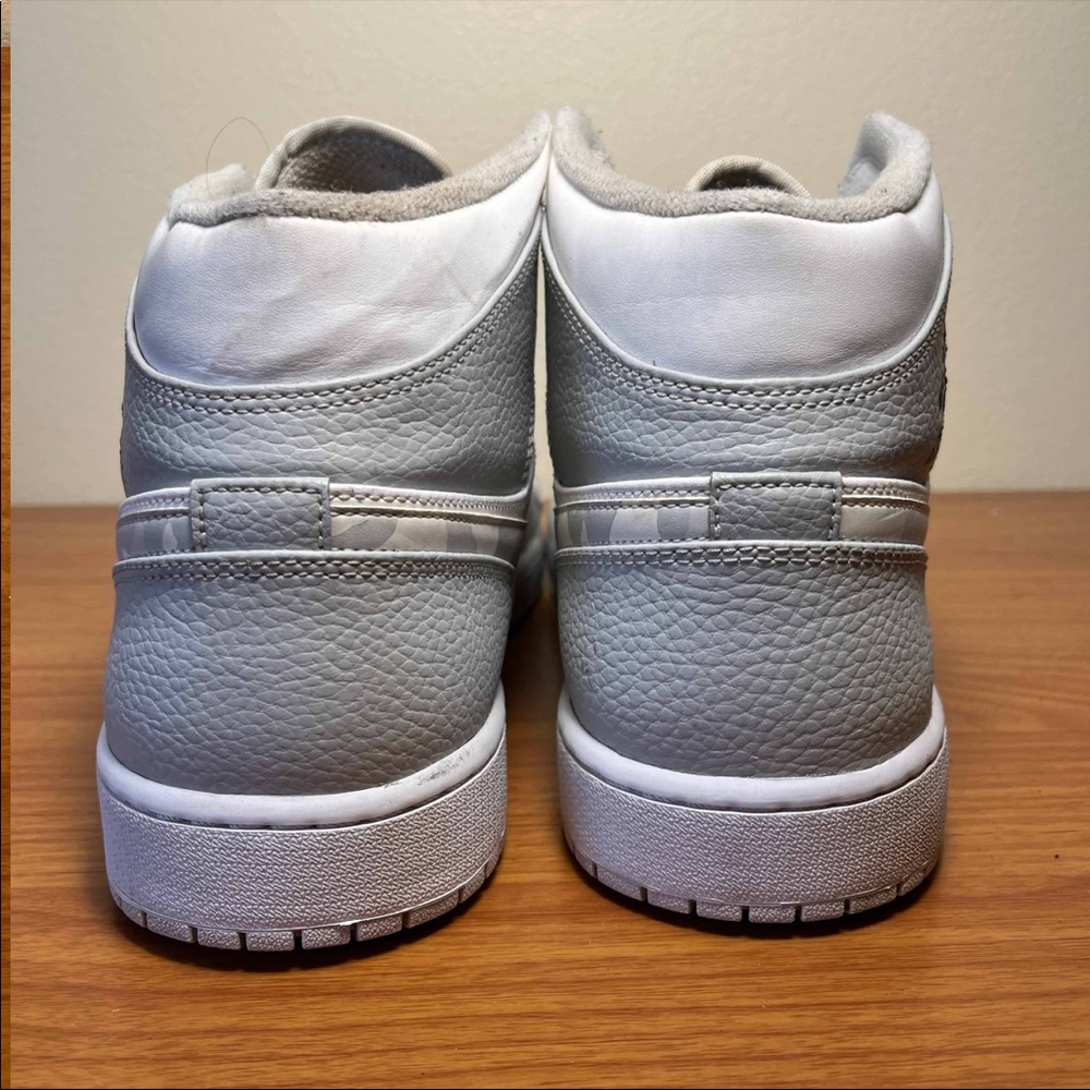 Jordan 1 Mid - Picture 5 of 9